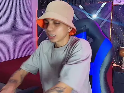 cameron_lux77 webcam