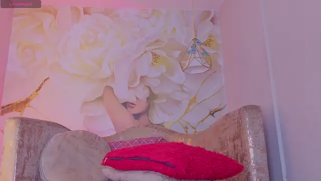 bella_moonlight_cr webcam