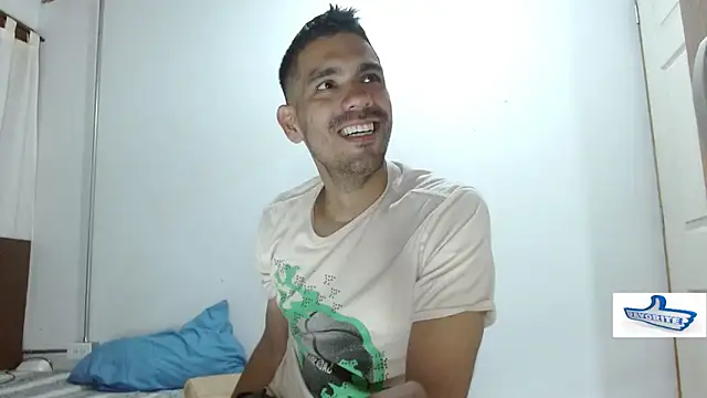 JohanyLatino webcam