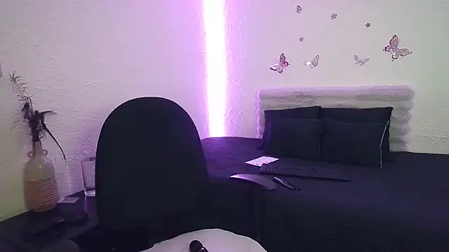 Victoria_Lover webcam