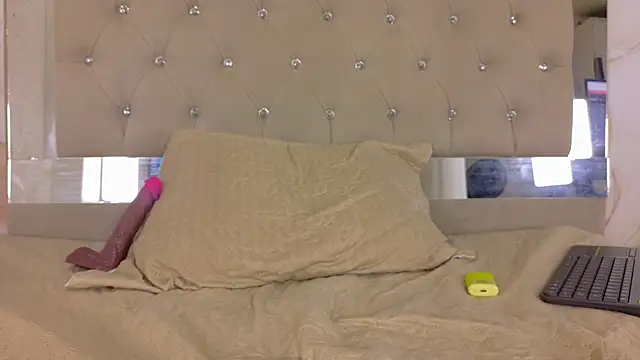 Luna_Tylor webcam