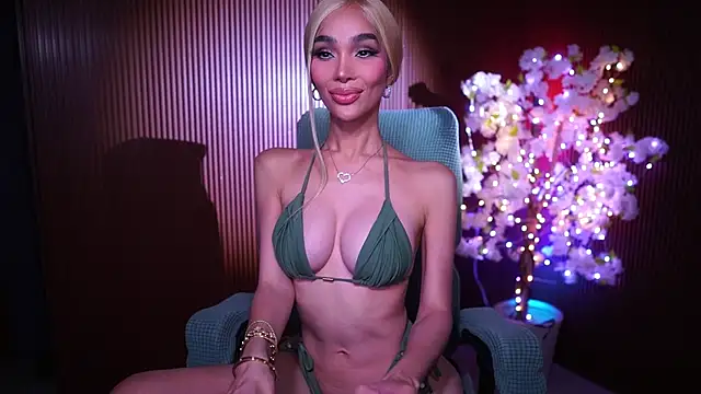 xxforyoureyesonlyxx live cam on StripChat