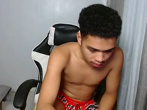 curlyasian_njxx webcam
