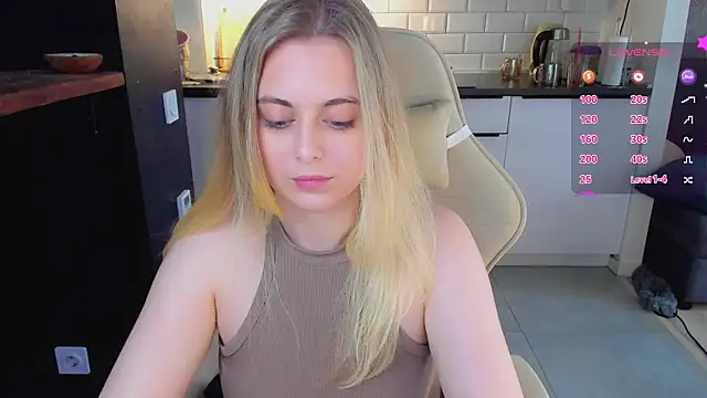 blonde_kellyy webcam
