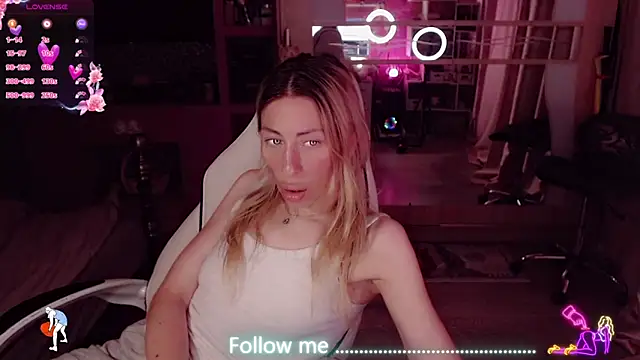 AnnieGOld_ webcam