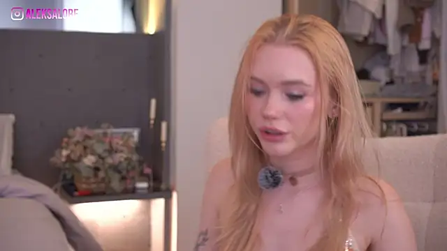 LexieLoree webcam