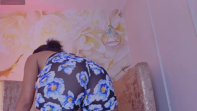 bella_moonlight_cr webcam
