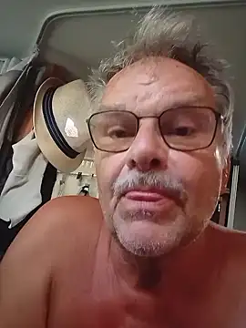 WildNomade live cam on StripChat