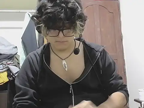 layom_21 live cam on StripChat