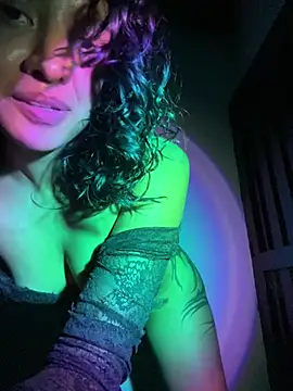 xnoiawell live cam on StripChat