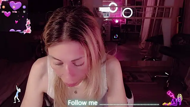 AnnieGOld_ webcam