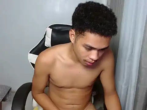 curlyasian_njxx webcam