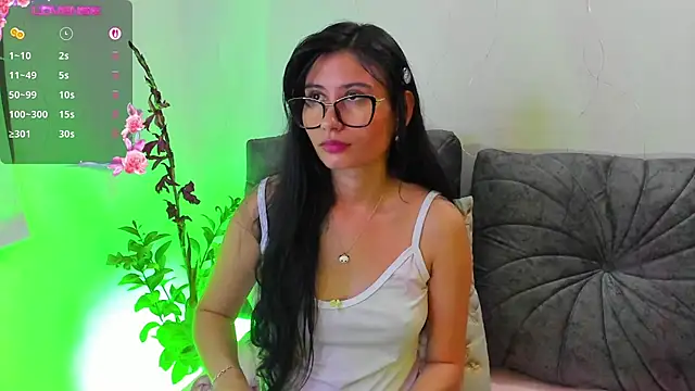 NayeCloud live sex cam