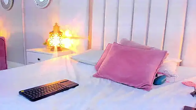 ScarletJons webcam