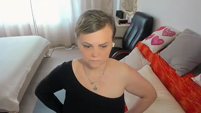 MildMature live cam on StripChat