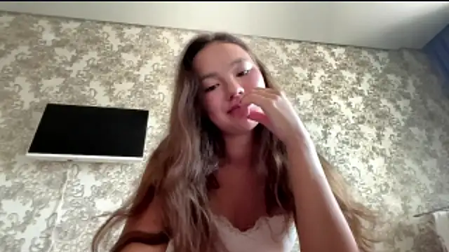 kamila_18_french webcam