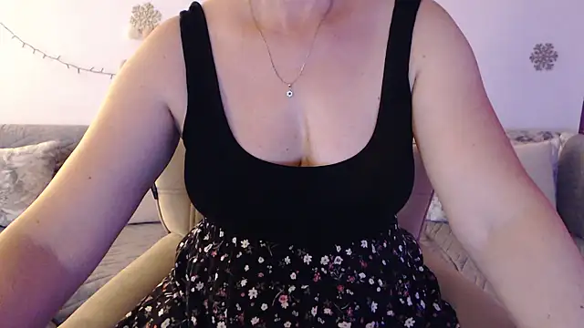yourfantasygiuly - YourfantasyGiuly's free webcam - UK Sex Cams