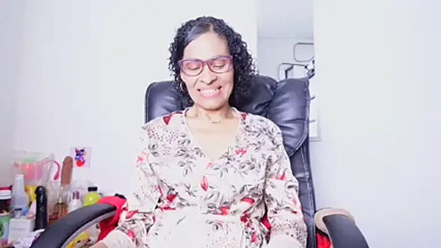 Aries_Mature webcam