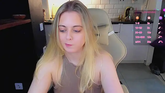 blonde_kellyy webcam