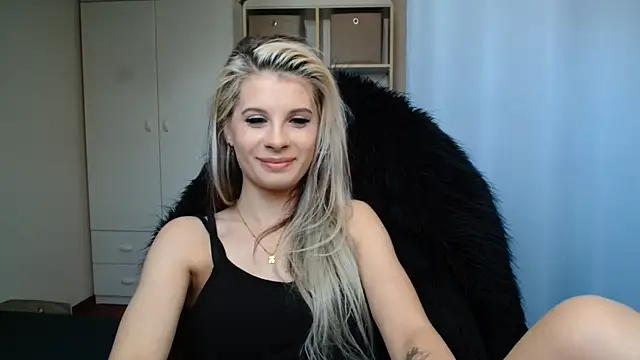 KristineGlow webcam