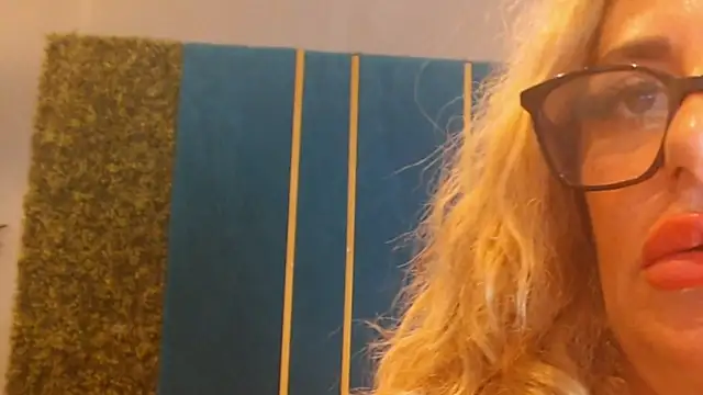 ElviraZoi webcam