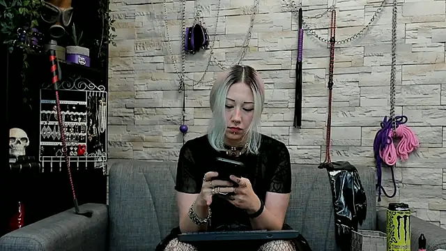 Miss_Kaz webcam
