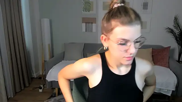 AnnaThorne live cam on StripChat
