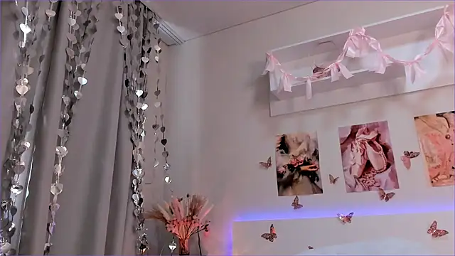 Milly_Lane webcam