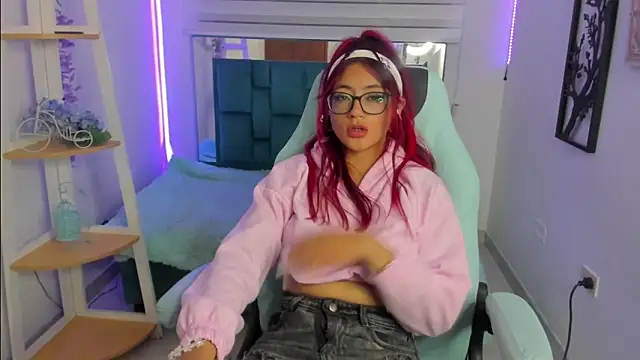 Sara_Red_X webcam