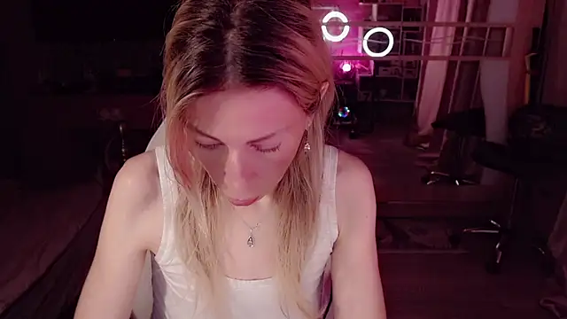 AnnieGOld_ webcam