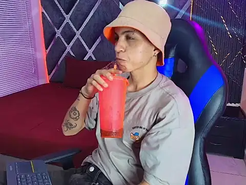 cameron_lux77 webcam