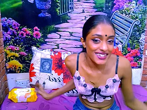 IndianPretty14u2Luv webcam
