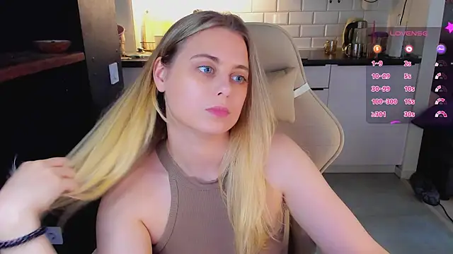 blonde_kellyy webcam