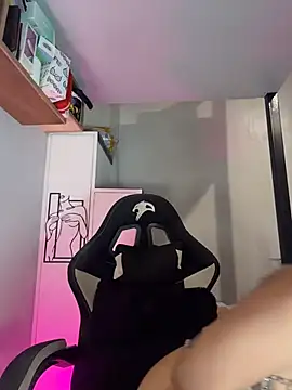 AsianMilfSheryl webcam