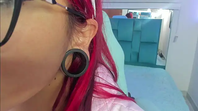 Sara_Red_X webcam
