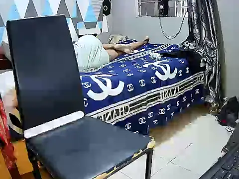 Trish_CurveCock webcam