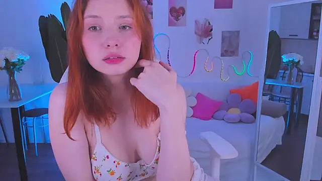 LittlePeach007 webcam