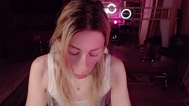 AnnieGOld_ webcam