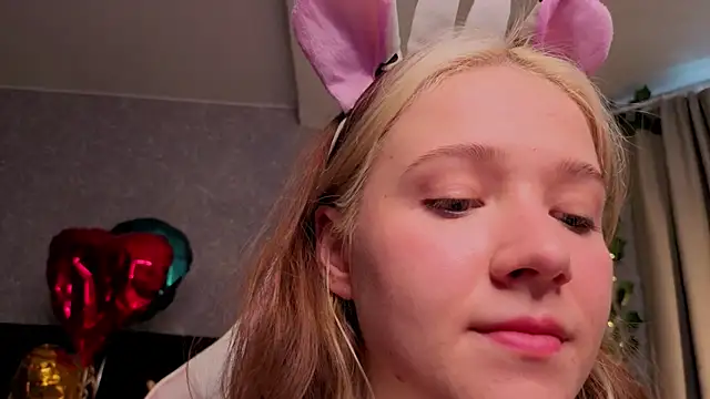 luna_cross webcam
