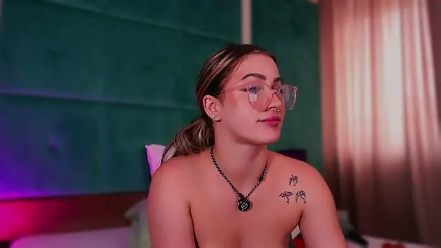 LucyLextonX webcam