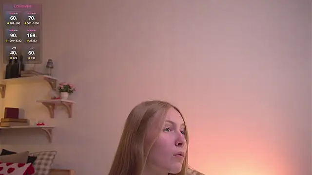 ViviRi live cam on Stripchat