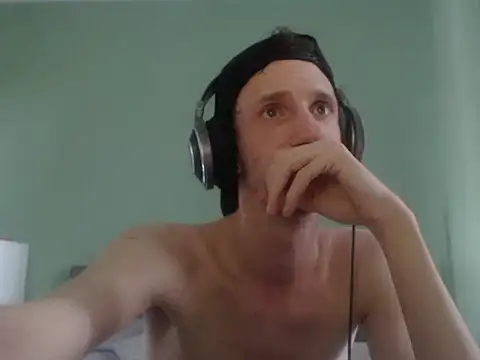 iLoveElusiveCats webcam
