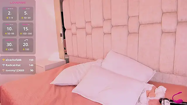 LilithBloom7 live cam on StripChat