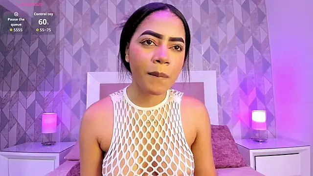 TyraKayne webcam