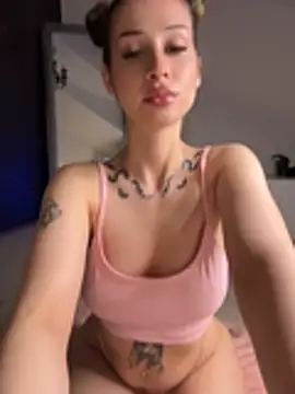 BellaKarma webcam