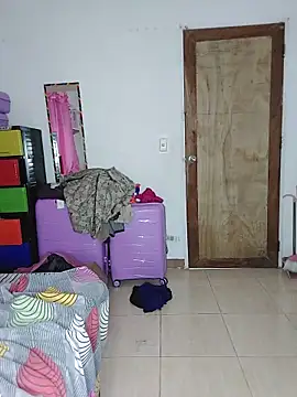 Strongshemail webcam