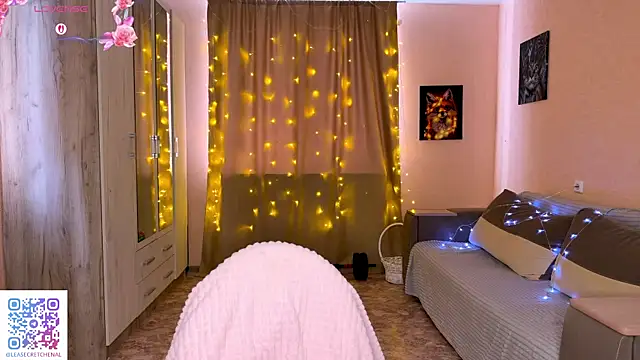 PlayfulLea webcam