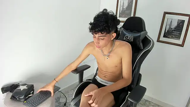 ero_boy40 webcam