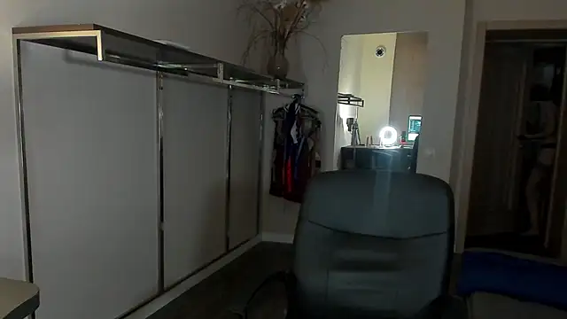 Mila_Anders webcam