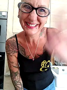 Emma_Milf25 live cam on StripChat
